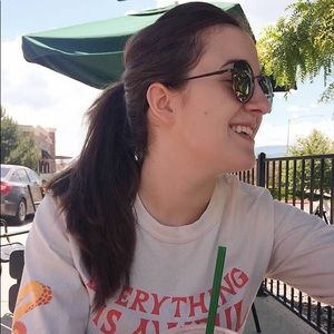 Meet your Posher, Madelyn